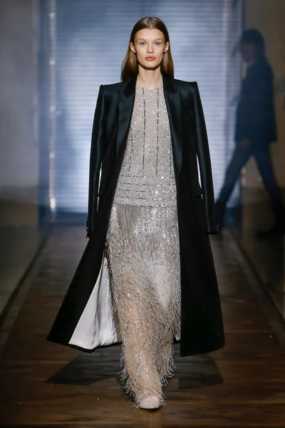 Look 32